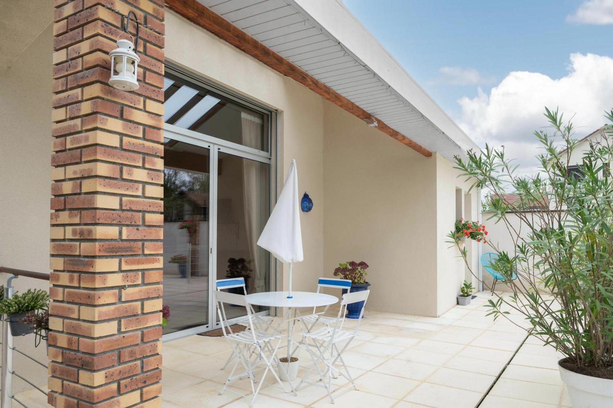 La Petite Maison Gannat Exterior foto